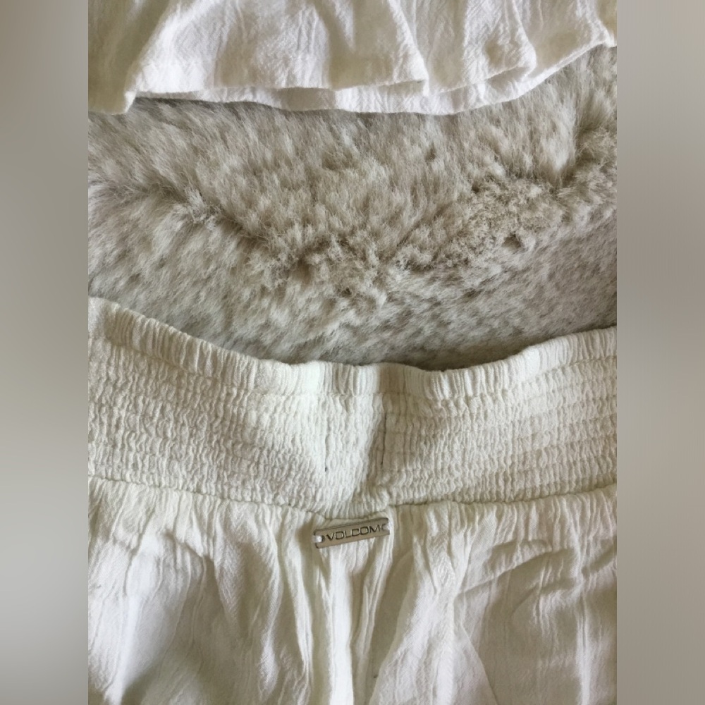 Volcom Ivory Ruffle Top and Short Set - Picture 7 of 8